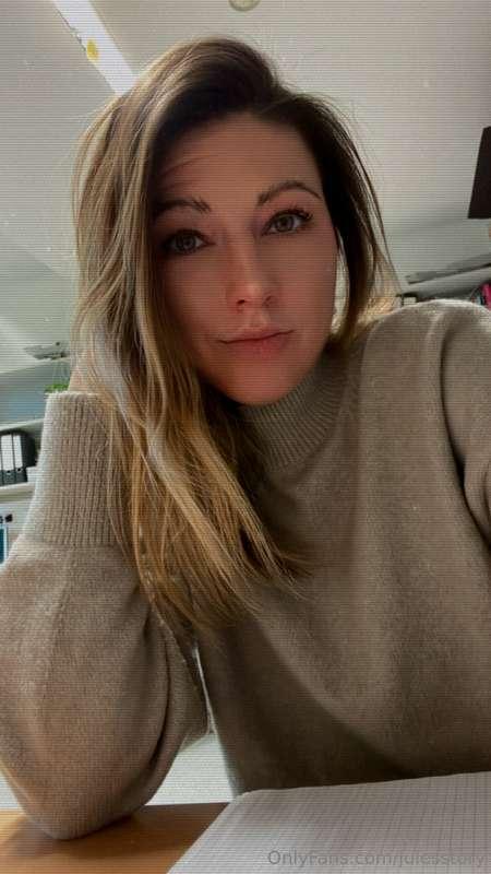 Was machst du schönes ? Schon fleißig auf der Arbeit ? 😘

Wh..