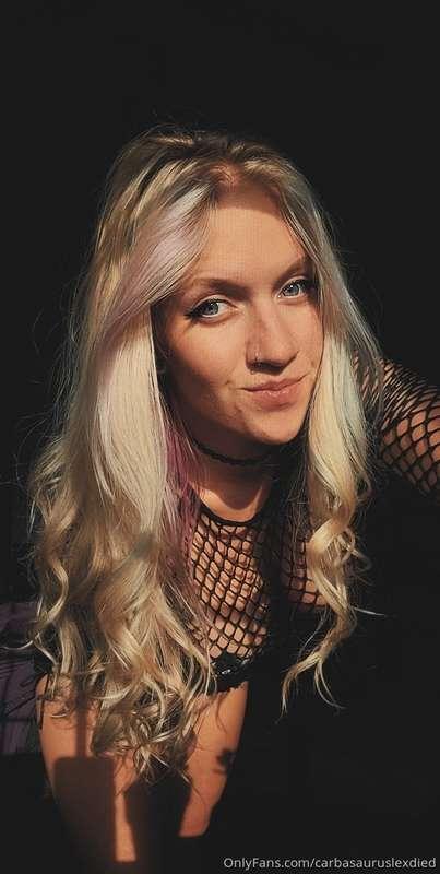 Going live soon on my VIP page! Come hang out with meeeeee!