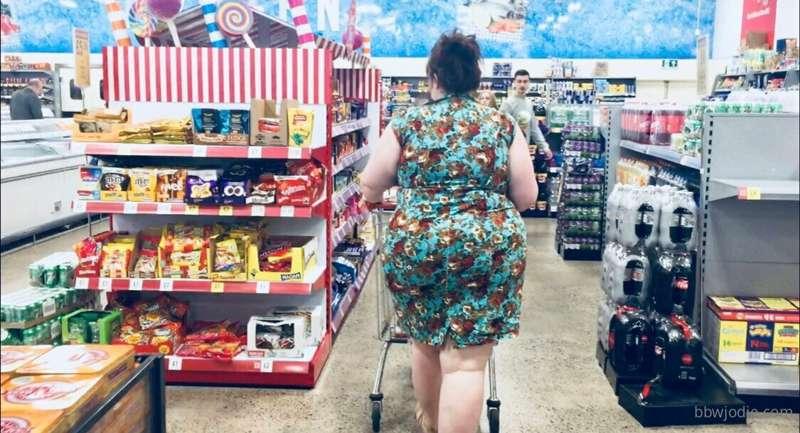 Chubby Housewife Gets Groceries