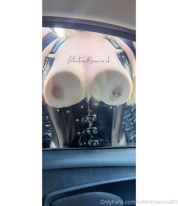 Whip your tits out 😂Thought I'd wack my tits out on the road..
