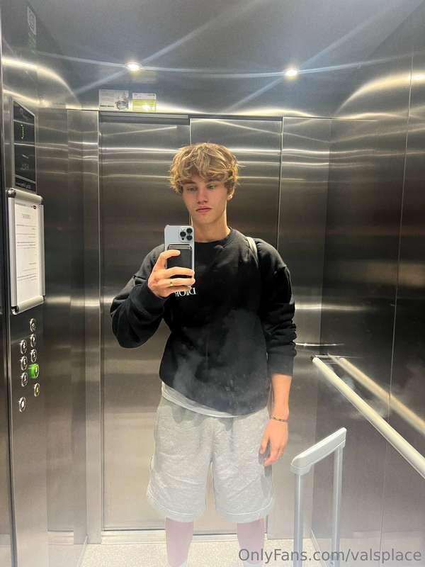 What kind of clothes do you wear at home? 😋