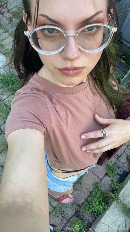 Crop top and shorts season is almost over but that’s okay! I..
