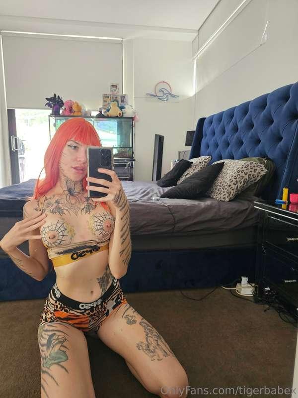 Wanna play with my titts? 