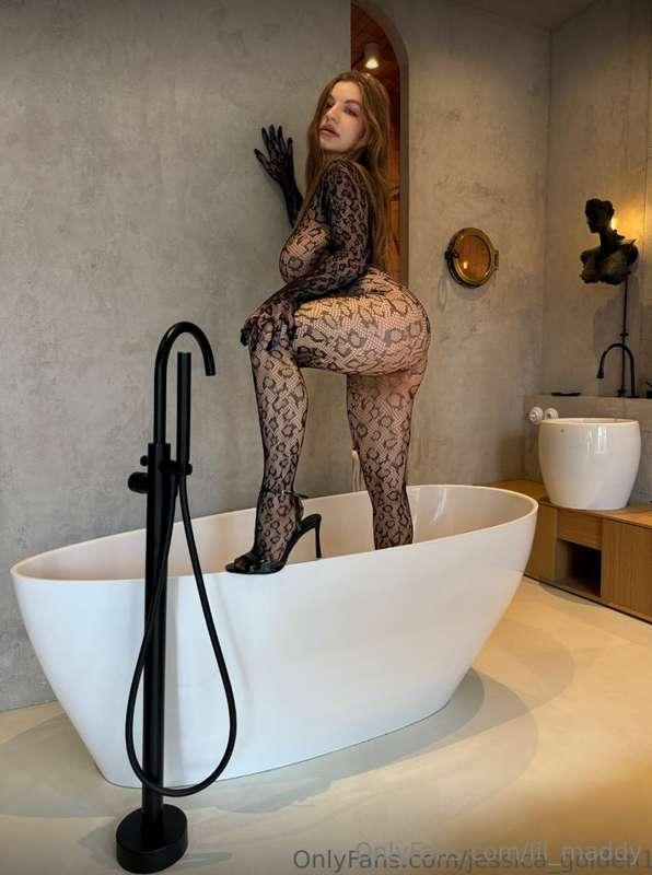 She's waiting for you👉🔥@jessica_golden1 🔥Sexy @jessica_golde..