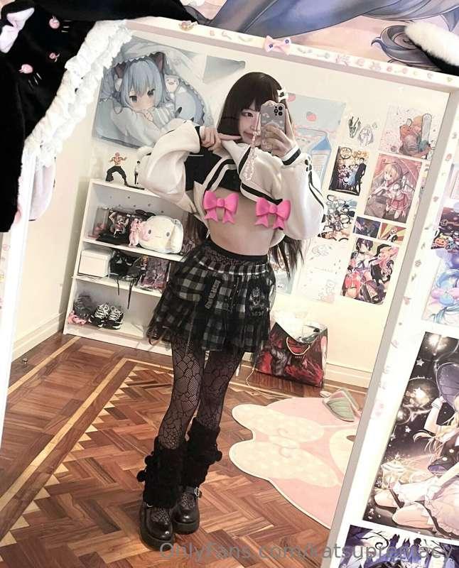 <3