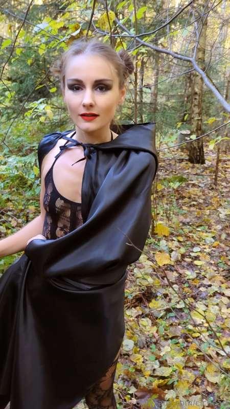Warming Treat from the Forest Beauty♠️Photoshoot on the eve ..