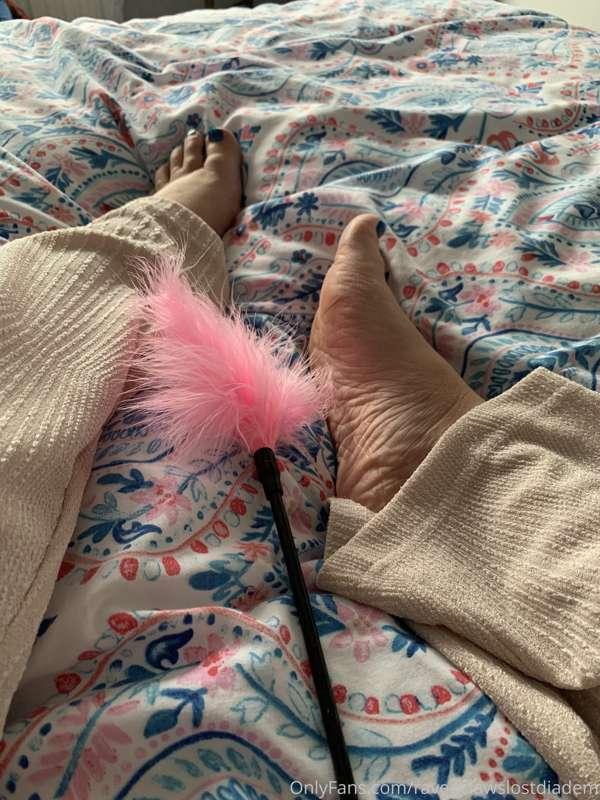 It’s Boxing Day, I’m chilling/squirming with my new toy… hav..