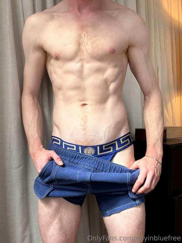 🙇‍♂️🍑 Boy in (new) Blue jockstrap from a very special Daddy...