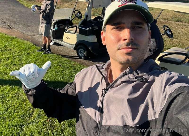 Out on the golf course because no one’s sliding into my DMs ..