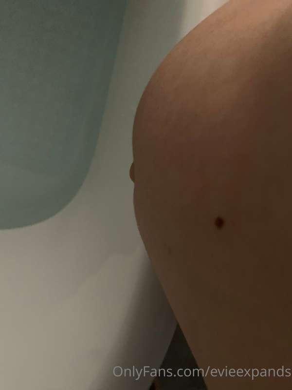 Ending the day of bloating up with a well deserved bath! My ..