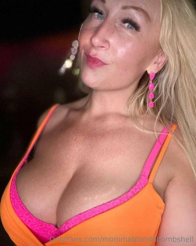 I have a VIP page! @mommabombshell 🩷 🧡🩷 7/17 through 7/20 I ..