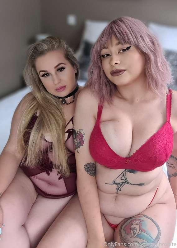 Could you handle us both together? 😈 @horny_foryou