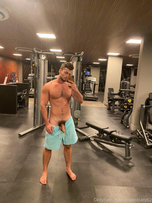 Want a gym session with daddy? ☺️ Renew on your subscription