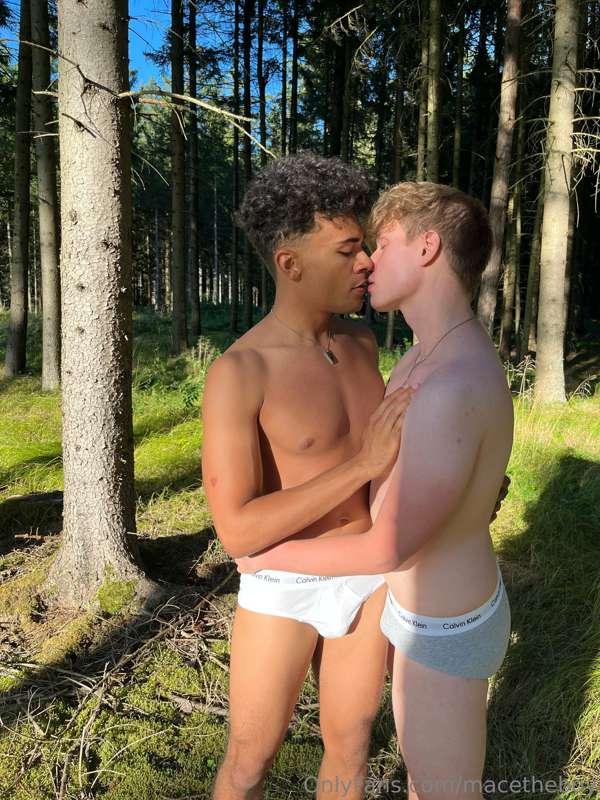 👨‍❤️‍💋‍👨