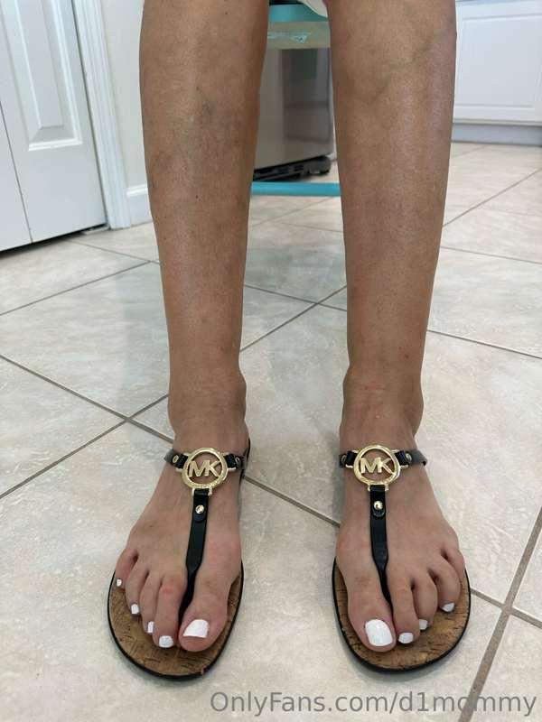 BIG mama with the white toes ❤️❤️