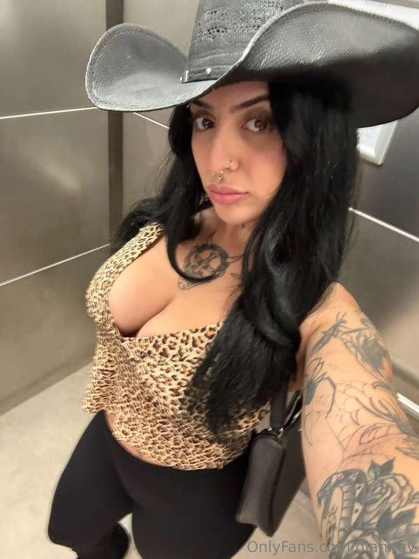 the bigger the hat the bigger the hoe