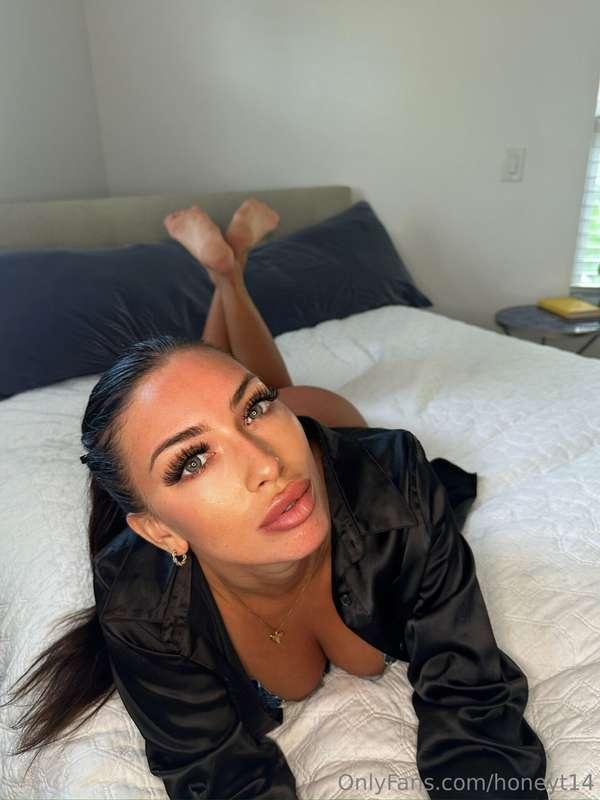 **STORY TIME...** I was at the grocery store.... **HORNY AF!..