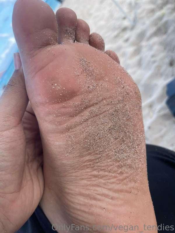 Sandy FEEET!!!!!!!!!! LMFAO
**onlyfans disclaimer** (photo t..