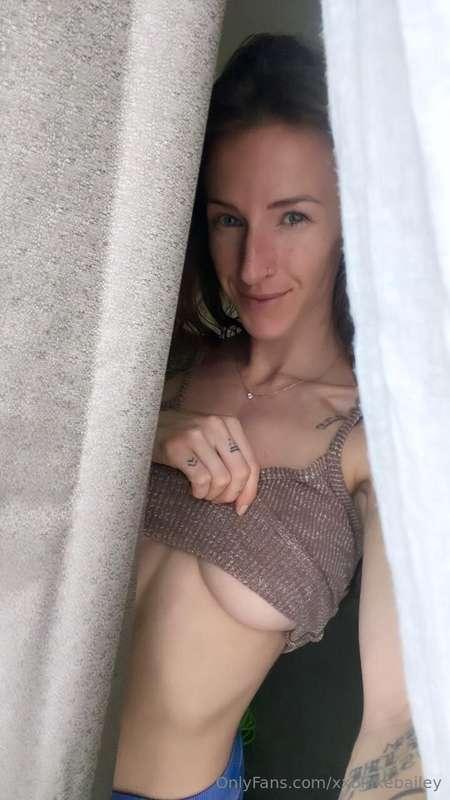 hi hi… i caught you peeking 🫣 
