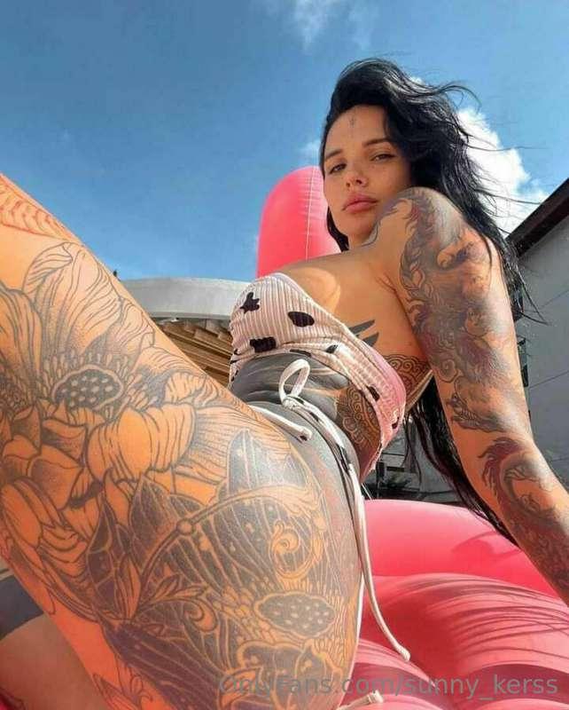 Wanna sit beside me and relax? 😎