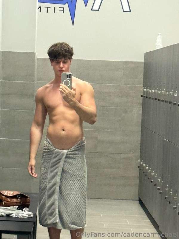 wanna meet me in the gym showers? ;) 