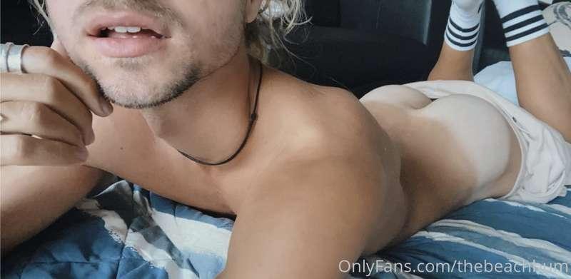 Want to lay in bed with me all day and watch some “Netflix” ..