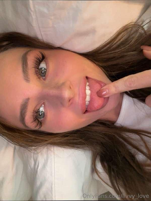 Wanna see what this mouth can do?👅