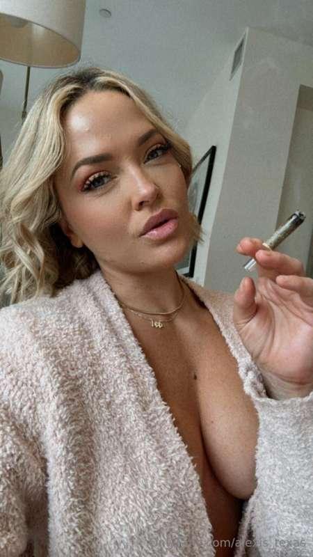 Cum spend your humpday with your fave big booty 🌬️💕