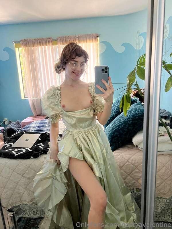 It’s quite easy to have a nip slip, or a pussy slip, in this..