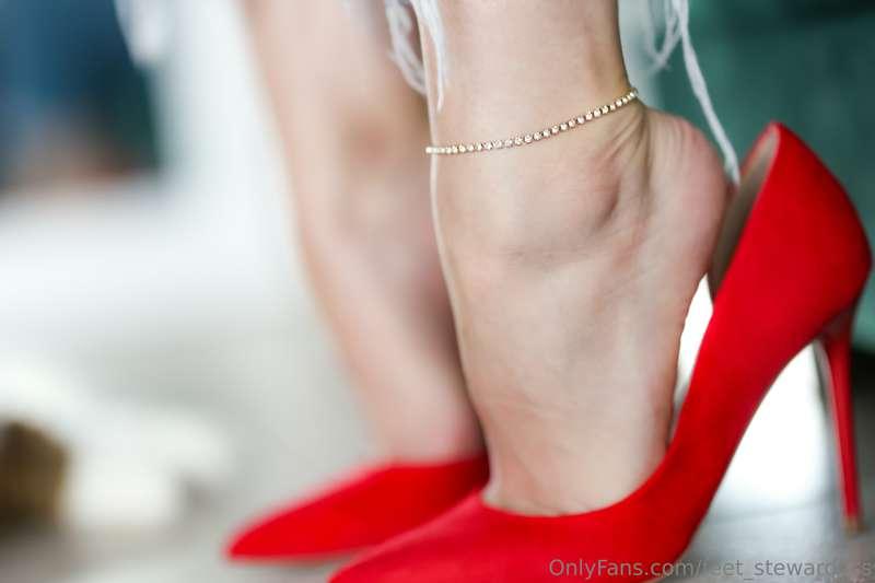 Kiss my sparkling anklet and take off my high heels ♥️