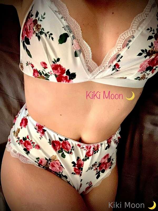 Anyone up for a strip tease?? DM me to find out how to get l..