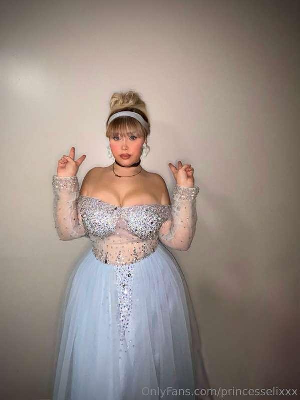 Daddy can I be your princess 👸🏼👸🏼✨