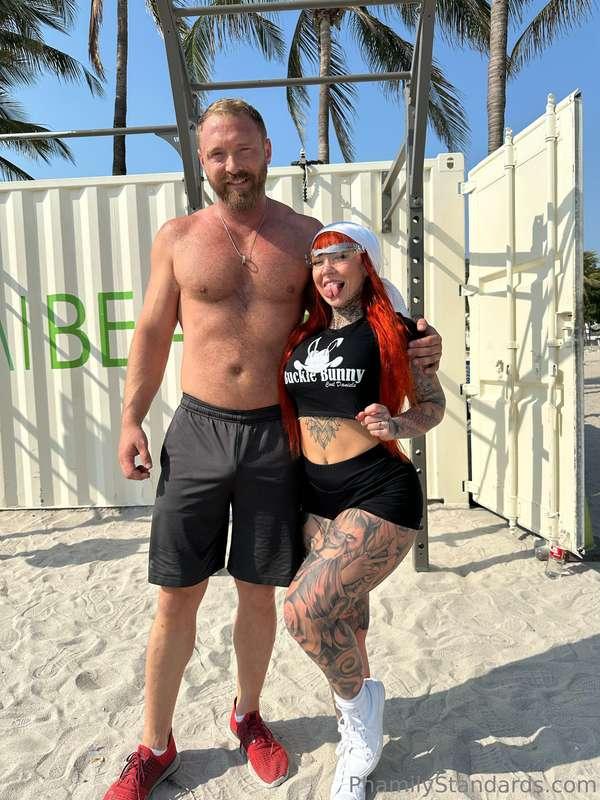 Found this hot guy at the muscle beach 😍 I may have taken hi..