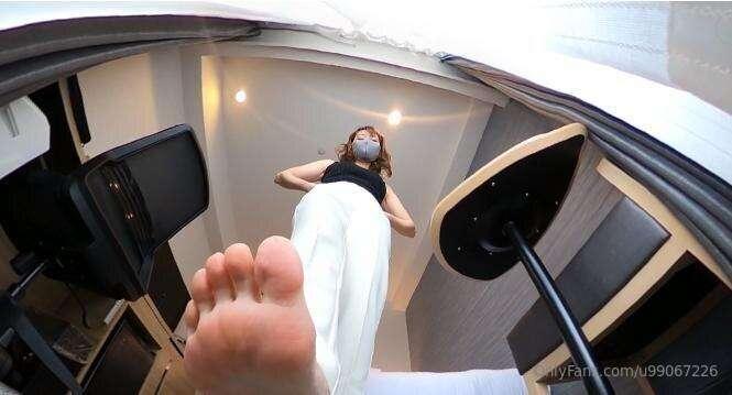 【360°VR】Tiny man is makes to lick feet after harsh words厳しい言..