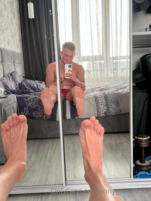 LIKE me if wanna more of my sweet feet😋