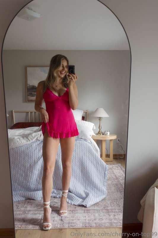 Pretty pink dress and pretty pink pussy 💦🌸