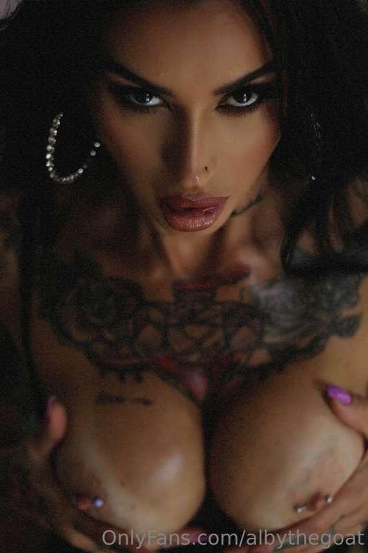 Look me in my eyes when you’re about to nut. 💦