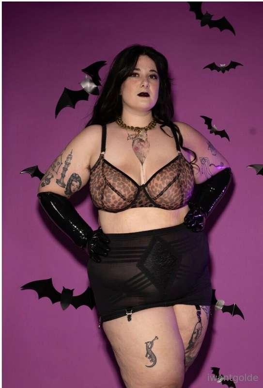 Debuting some very unedited pics from a photoshoot i just di..