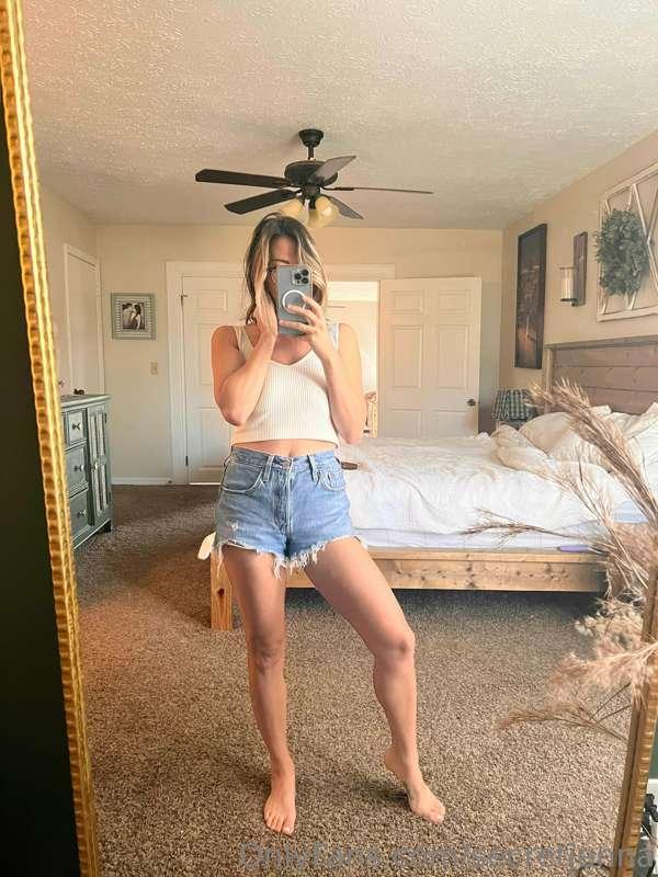 So fucking horny 🙃