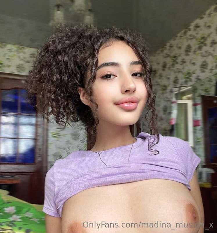 THIS EXOTIC SLUT @julia_foxxxy😍KNOW HOW MAKE U CUM NONSTOP 🤤..