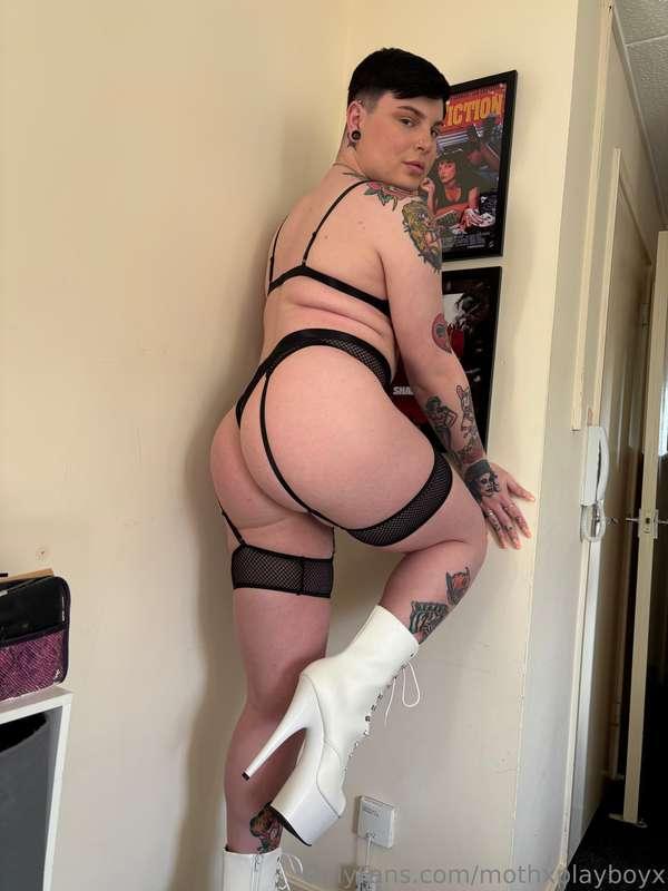 mothxplayboyx image #2