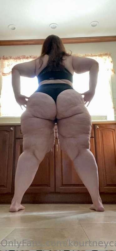 Have tou seen my new 🍑 video? It’s sent into in boxes and av..