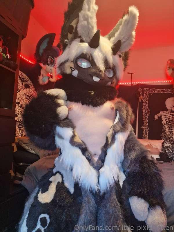 Today was my first time taking nudes in my fullsuit, Ghost T..