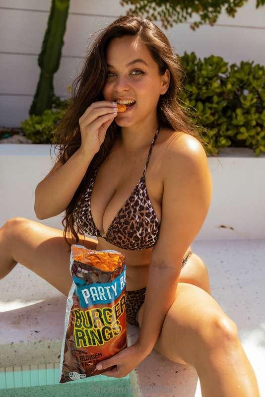 snack by the pool? 😉