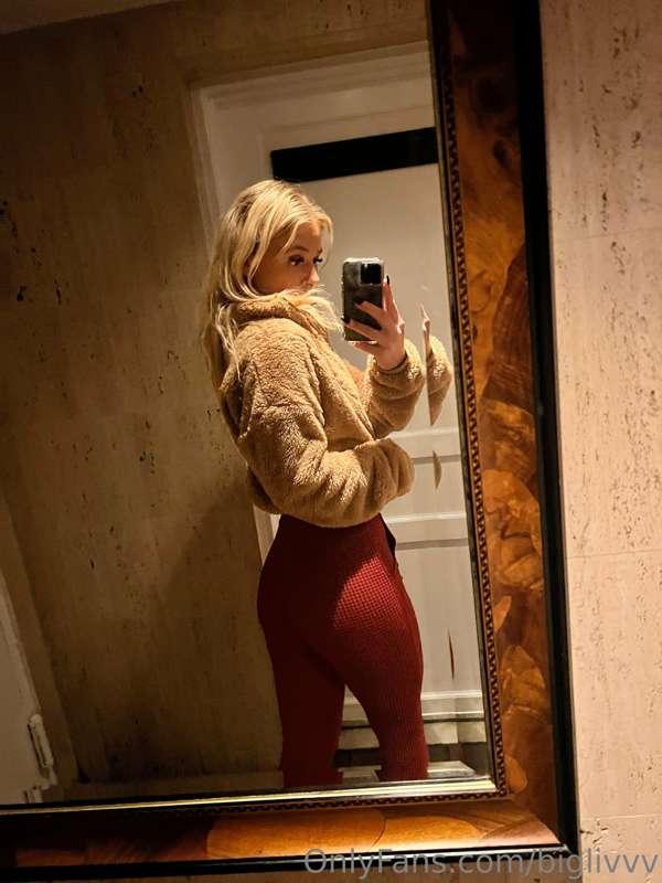 Your daily reminder to stay hard and horny for me. Happy new..