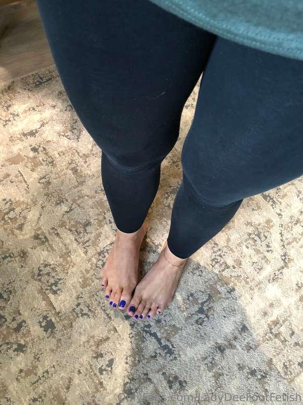Happy TOESday!I haven't done blue toes in a while 💙