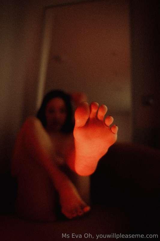 Theres a FOOT LOVERS bundle waiting for you in your DMs righ..