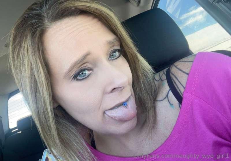 Wouldn’t you love to see what I can do with this 👅….join me ..