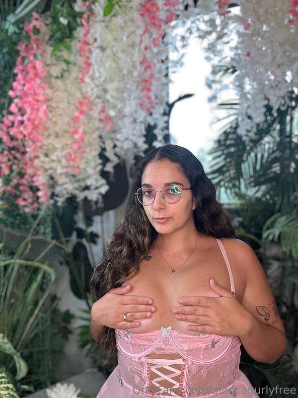 babe cum see my titties 😍Unlock this and get one month free ..