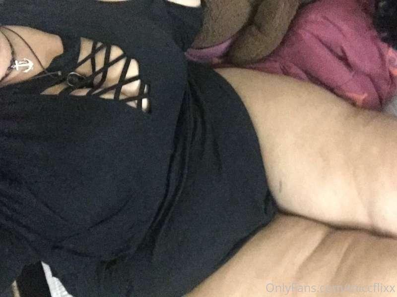 Thighs!! UwU let me know if you guys want me to make my feed..